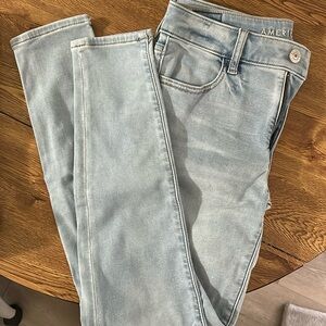 Light wash jeggings
